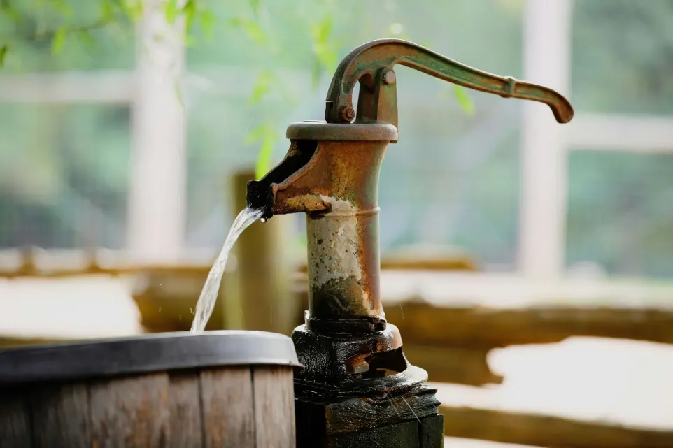alt="Borehole-powered irrigation system used on South African farmland"